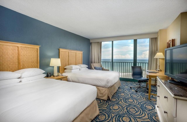 Excellent Choice! Enjoy at the Pool, Pets Allowed, Steps from Daytona Beach!