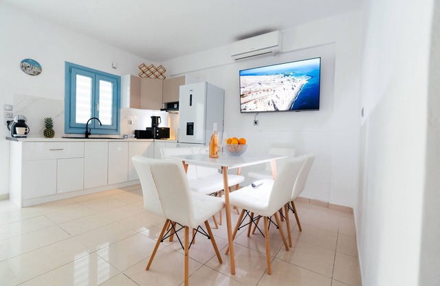 Excellent Location Center Fira Deluxe Apartment