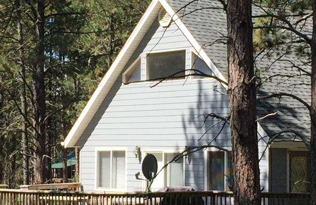 Excellent Location - Close To Tourist Attractions ~ Nestled On 1 Acre