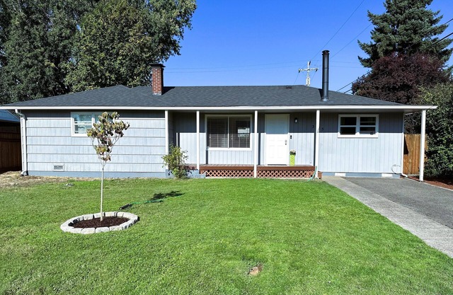Excellent Location for Travelers. Entire House with King Bed