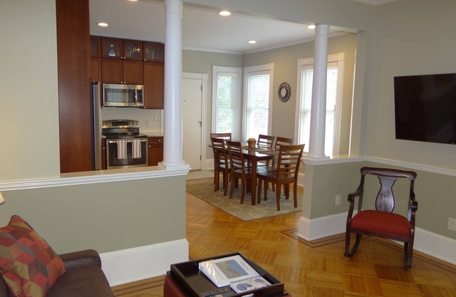 Excellent, modern first floor condo in center of the harbor.walkable!