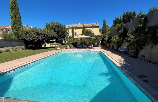 Exceptional village house of 275m2 with swimming pool 11/6m with 14 rooms