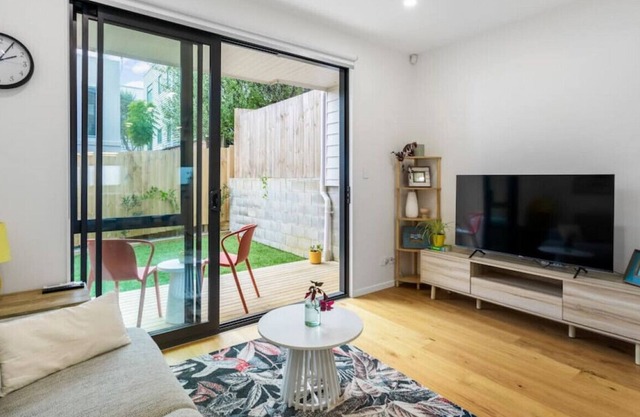 Exceptional 2BR in Ellerslie | Prime TV | WiFi |