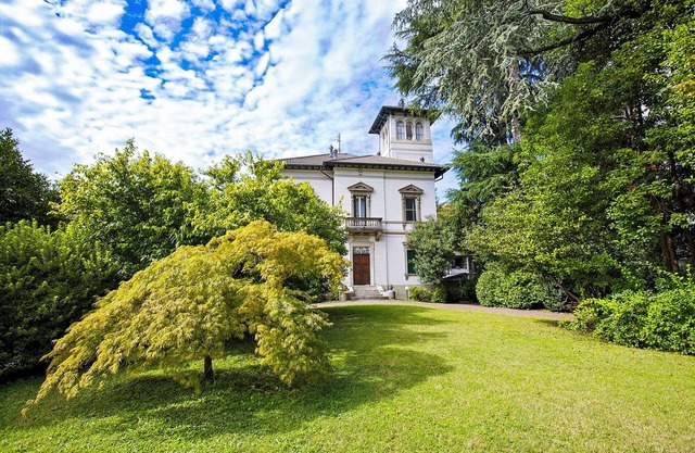 Exceptional 3-room-tower apartment in a beautiful Jugendstilvilla