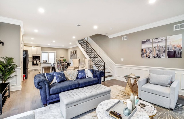 Exceptional Downtown Townhome w/Roofdeck -4Bd/3Bth