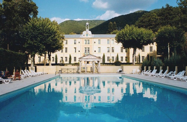 Exceptional Apartment at Château des Gipières: Private Garden, Pool, View of Mont Ventoux