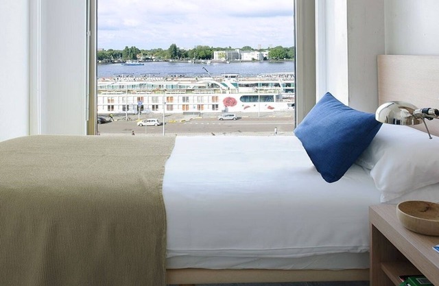 Exceptional Residence With River View Minutes To The Nieuwmarkt