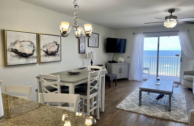 Exceptional Reviews -Direct Beach View- incredible sunsets, no parking fee!