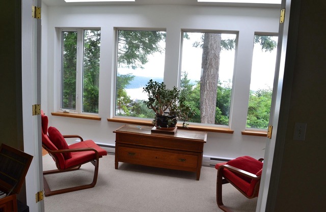 Exceptional Views of Gulf Islands, Active Pass and impresive Mount Baker Glacier