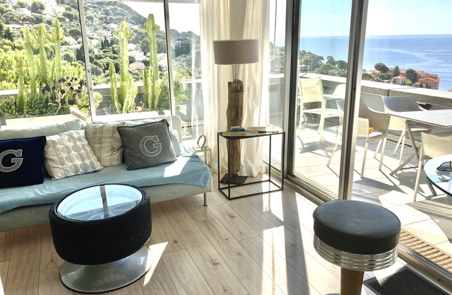 Exceptional view, standing terrace overlooking the Merc bathing beaches 5m Monac