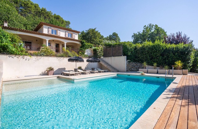 Exceptional villa for 8 people- Swimming pool 75 M2- Petanque ground-Billiards.
