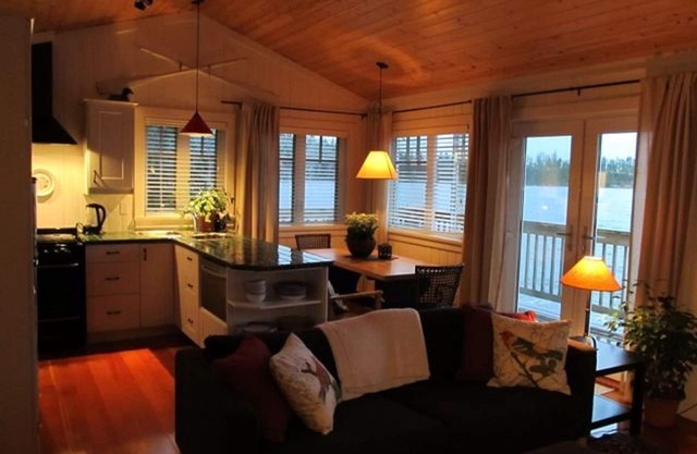 Exceptional waterfront cottage on Frolander Bay!