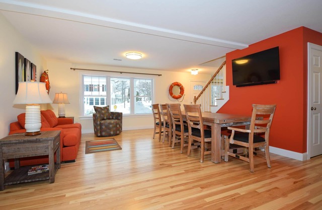 Exceptional Year Round Rental 1/4 Mile To Short Sands Beach & Downtown York