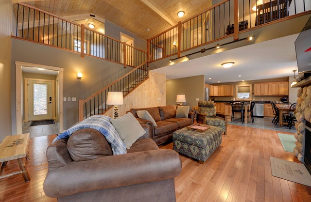 Exceptionally reviewed new country home with 3 bed, 3 bath, sleeping for 8