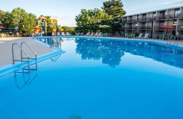 Exciting Vacation at Red Lion Hotel Harrisburg! Free Parking, Pool, Restaurant!