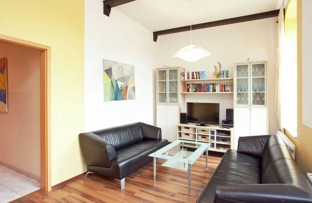 Exclusive apartment in the beautiful Ore Mountains with conservatory and villa park