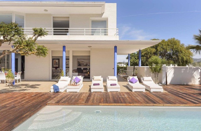 Exclusive 5 Bedroom Villa Close to the Beach, Ibiza Villa 1060