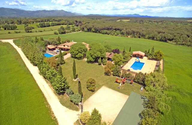 Exclusive 13 Bedrooms Villa in Spain|2 very Large Pools|Near Beaches & Barcelona