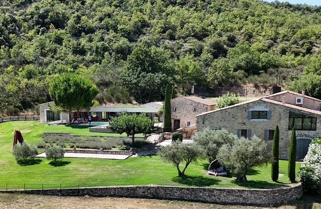 Exclusive 16 beds property, 7 AC rooms, tennis, heated pool, SPA,. & Chef!