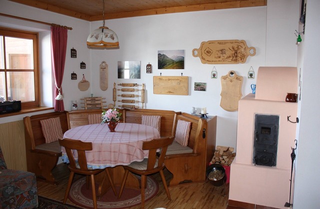 Exclusive 2 room non-smoking apartment in the ski area at 1700m, underground parking