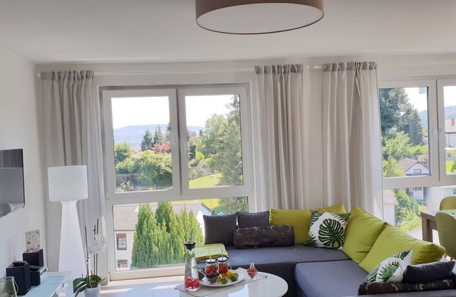 Exclusive 5-star apartment with fantastic panoramic views over the Saar valley .