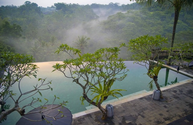 Exclusive 6.5 Bedroom Luxury Villa + Infinity Pool Near Ubud