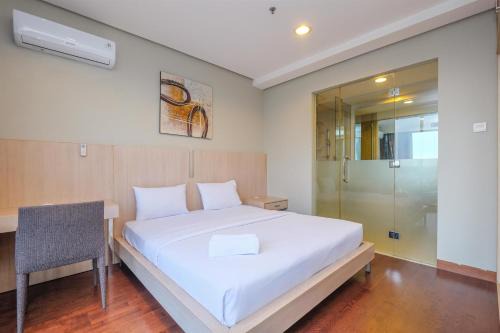 Exclusive and Comfy Studio Kemang Mansion Apartment By Travelio