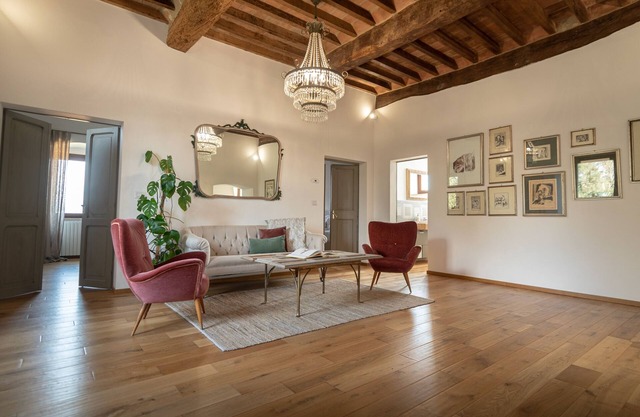 Exclusive and romantic farmhouse in the countryside of Todi