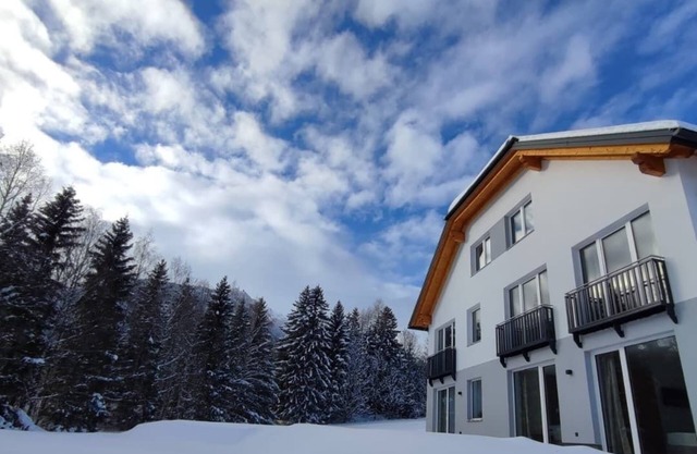 Exclusive apartment with mountain views in a ski paradise