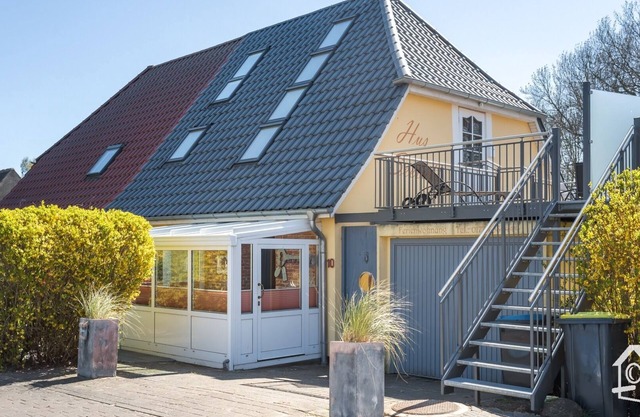 Exclusive apartment with rural idyll, approx. 850m from the beach -