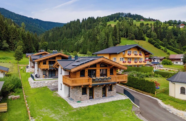 Exclusive chalet with wellness near ski lift