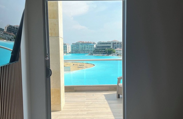 Exclusive Baia Kristal apartment with artificial beach