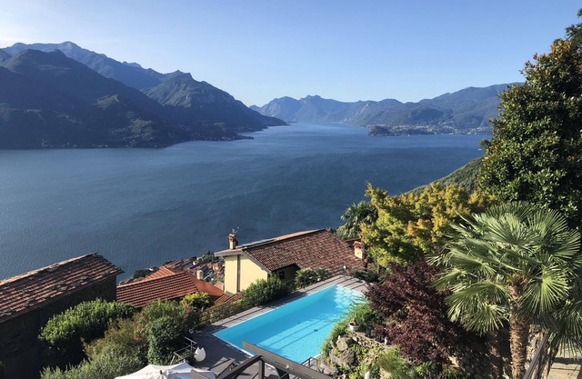 Exclusive country house with beautiful garden and breathtaking views