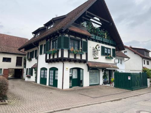 Exclusive Ferienwohnung mit Sportpool zum Schwimmen und Massieren