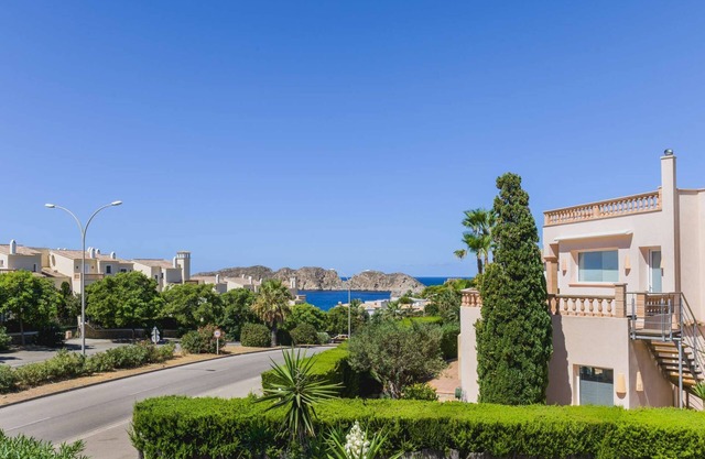 Exclusive holiday villa in Nova Santa Ponsa: Luxury and relaxation by the sea!