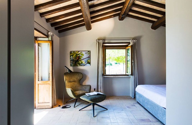 Exclusive house with private pool in the hills near Rome.