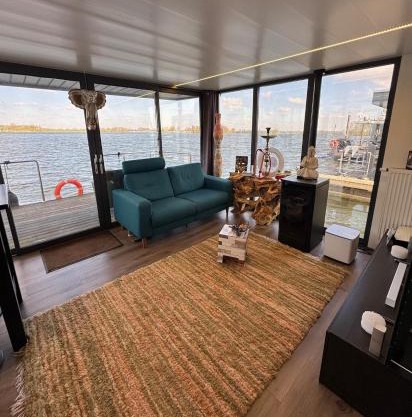 Exclusive Houseboat La Mare 12 x 5 m in Maasbommel