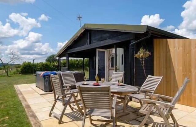 Exclusive Lodge with Hot Tub and stunning views