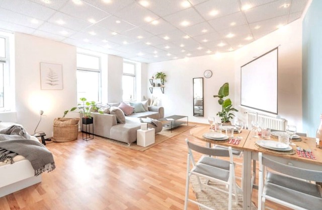 Exclusive luxury apartment in the center by the sea