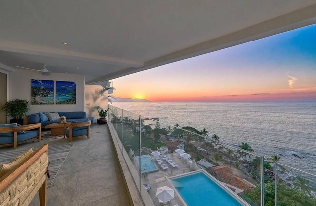 Exclusive Oceanfront Retreat w/Resort Amenities