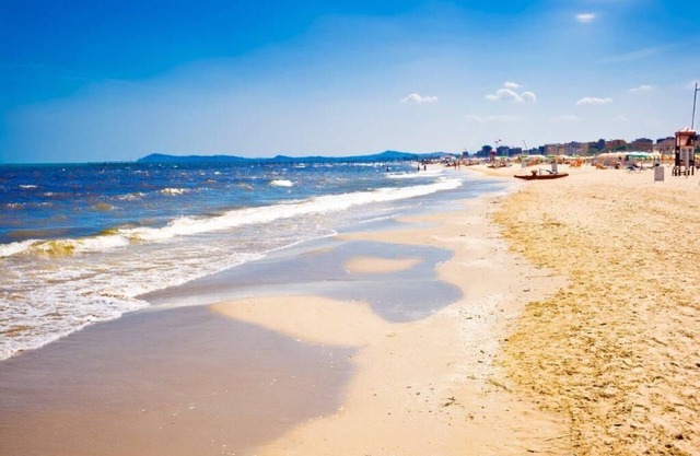 EXCLUSIVE "OPEN SPACE" TWO STEPS FROM THE CENTER - FREE WIFI