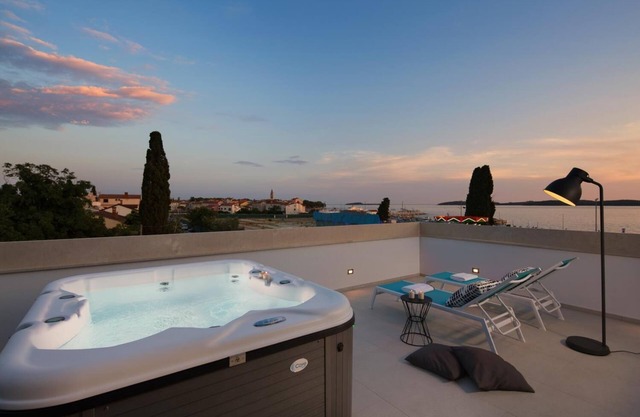 Exclusive penthouse with jacuzzi, sea view