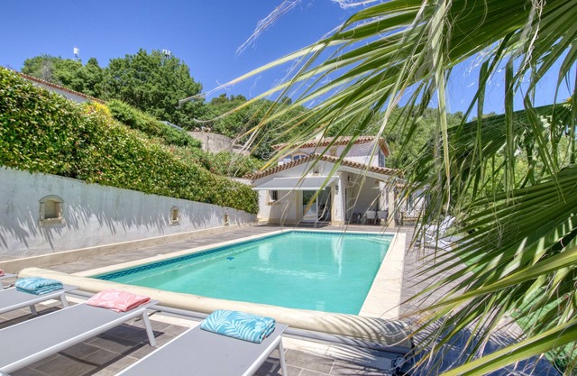 Exclusive private villa with pool in South France