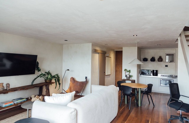 Exclusive remodeled duplex loft with private jacuzzi