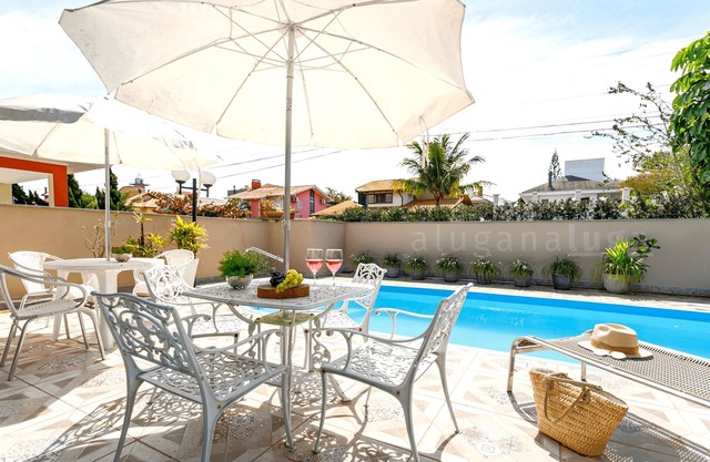 Exclusive Retreat in Jurerê: Luxury with Pool