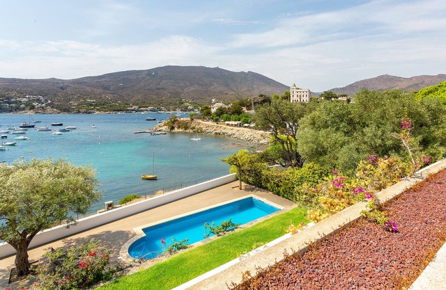 Exclusive seafront villa