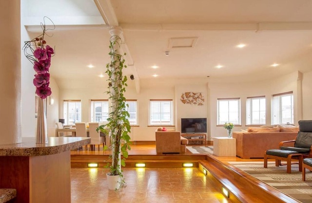 Exclusive Stunning Spacious Penthouse In The City