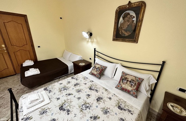 Exclusive Suite: Square, Near Beach, WiFi, Air Conditioning, Private Bathroom