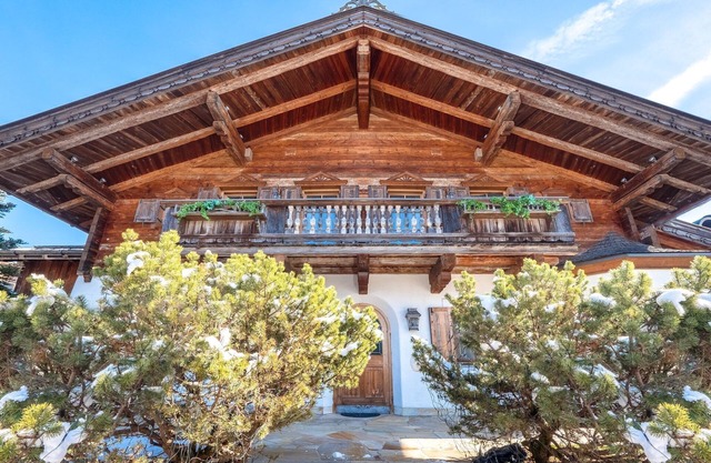 Exclusive Tyrolean Chalet near Ski lifts