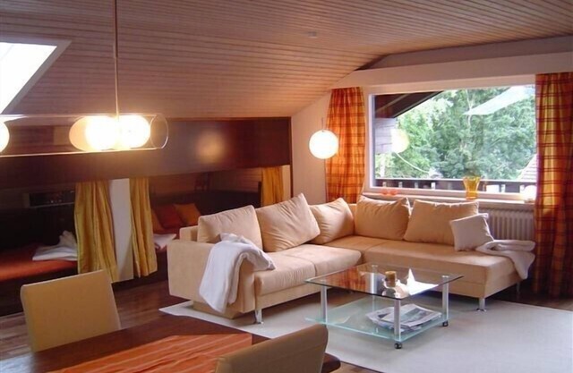 Exclusive top floor apartment, fantastic mountain view + south-facing balcony, quiet location